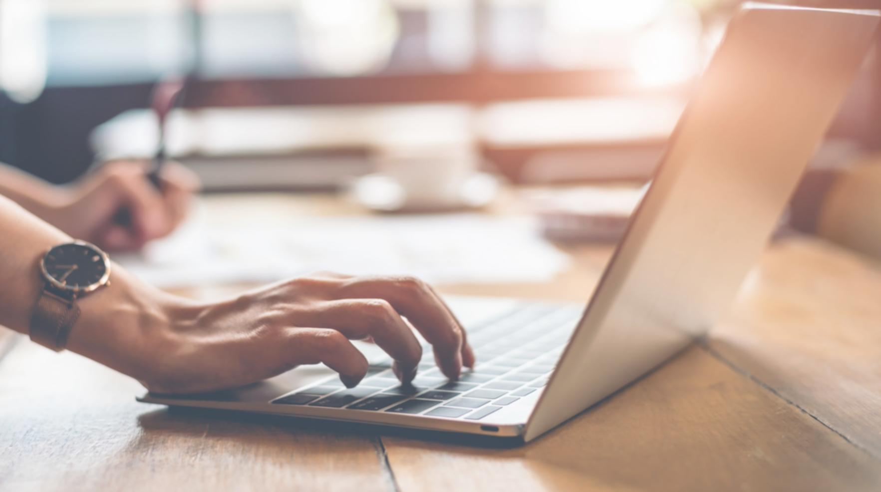 Dashboard analityczny wydatków z warstwą AI